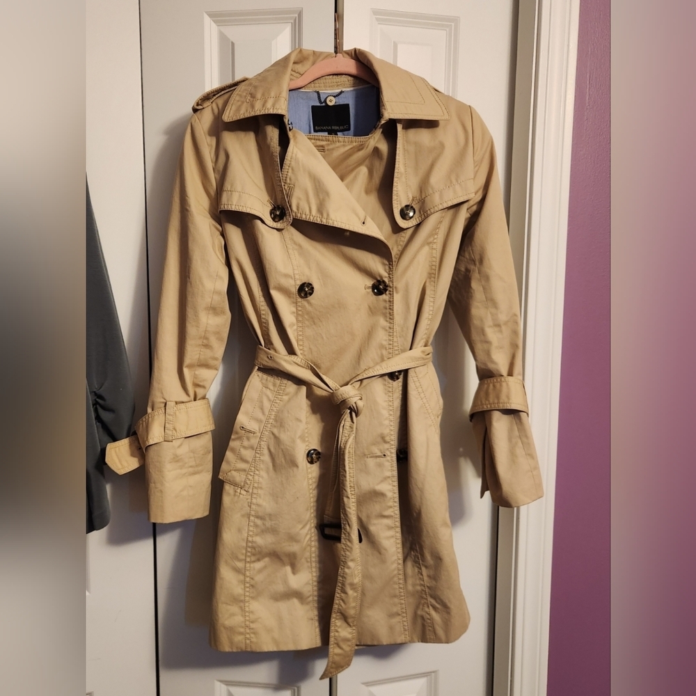 Banana Republic Tan Trench Coat Timeless Design